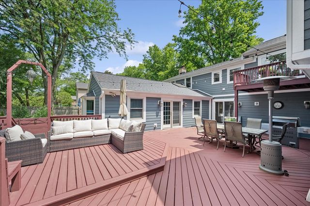 586 Earl Drive, Northfield, IL 60093
