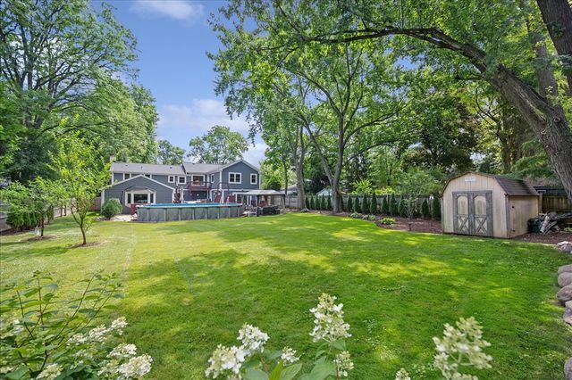 586 Earl Drive, Northfield, IL 60093