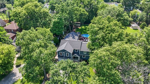 586 Earl Drive, Northfield, IL 60093