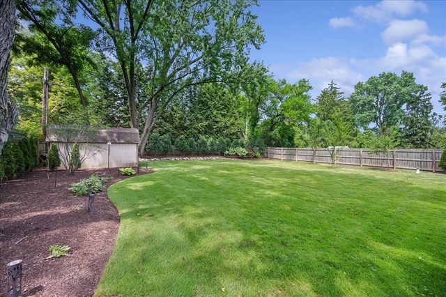 586 Earl Drive, Northfield, IL 60093