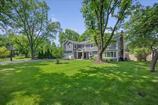 586 Earl Drive, Northfield, IL 60093