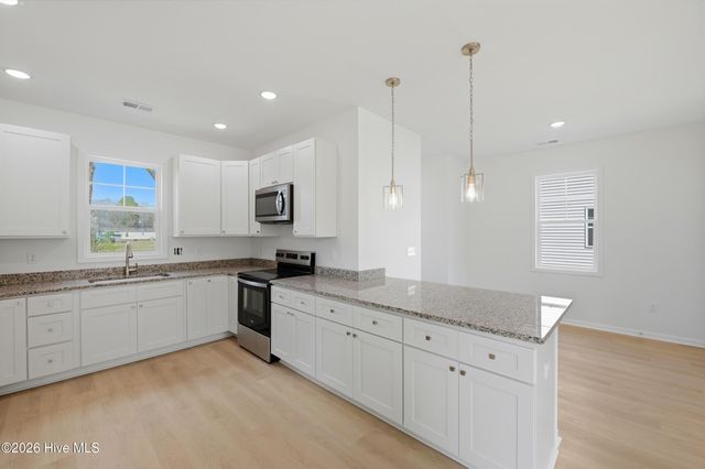 706 W Hayes Street, Burgaw, NC 28425