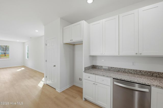 706 W Hayes Street, Burgaw, NC 28425