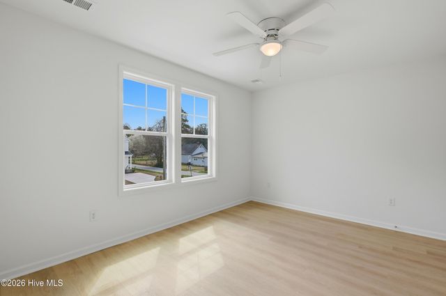 706 W Hayes Street, Burgaw, NC 28425