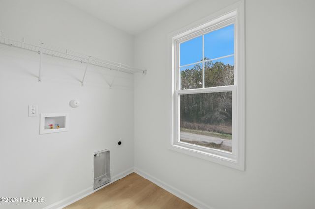 706 W Hayes Street, Burgaw, NC 28425