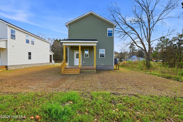 706 W Hayes Street, Burgaw, NC 28425