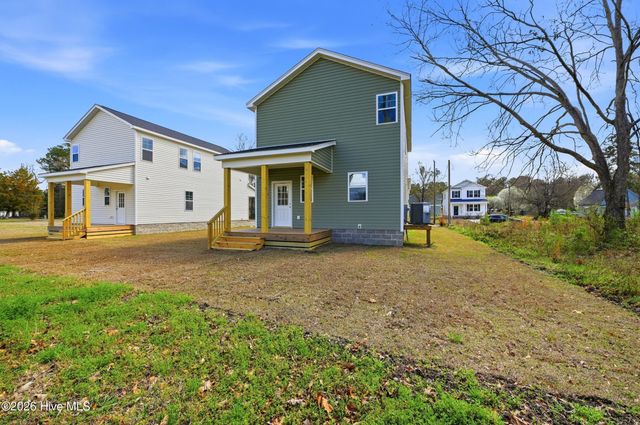 706 W Hayes Street, Burgaw, NC 28425