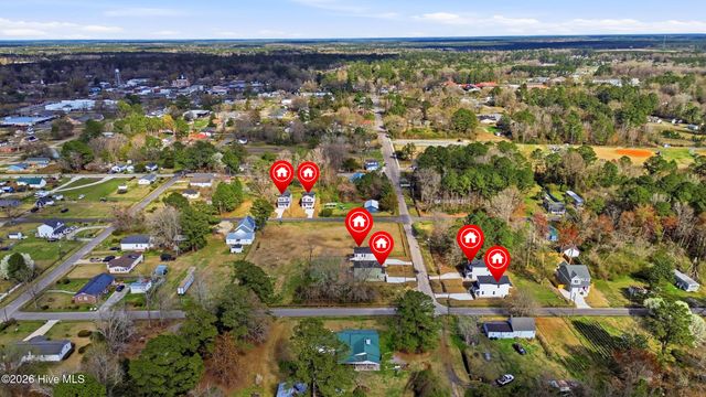 706 W Hayes Street, Burgaw, NC 28425