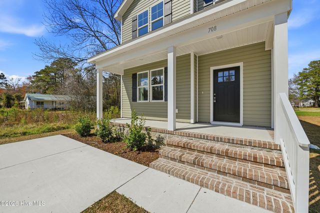 706 W Hayes Street, Burgaw, NC 28425
