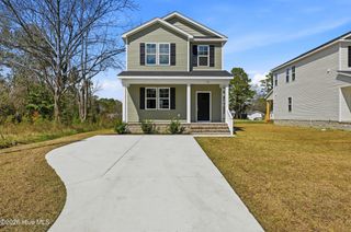 706 W Hayes Street, Burgaw, NC 28425
