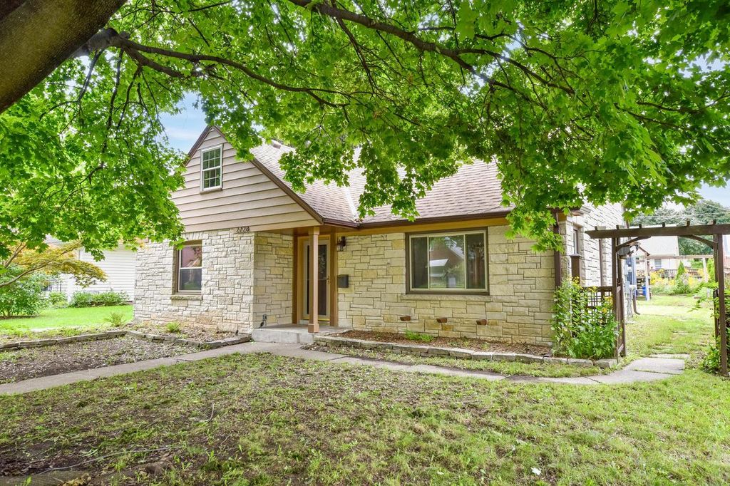 2728 N 90th STREET, Milwaukee, WI 53222