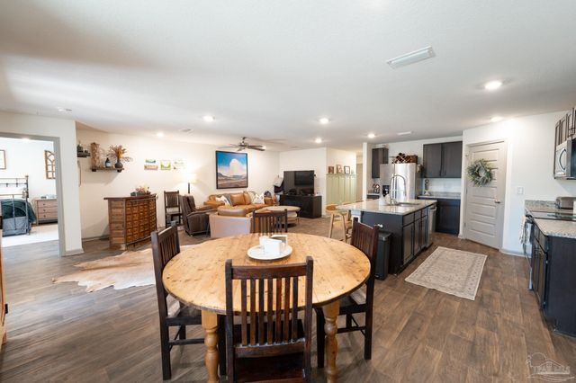 7337 Lakeside Oak Ct, Pensacola, FL 32526