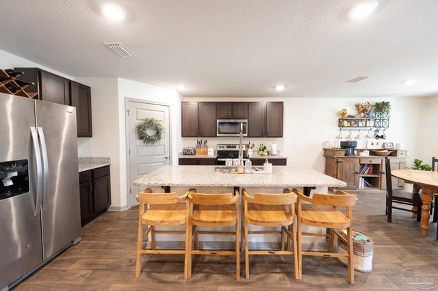 7337 Lakeside Oak Ct, Pensacola, FL 32526