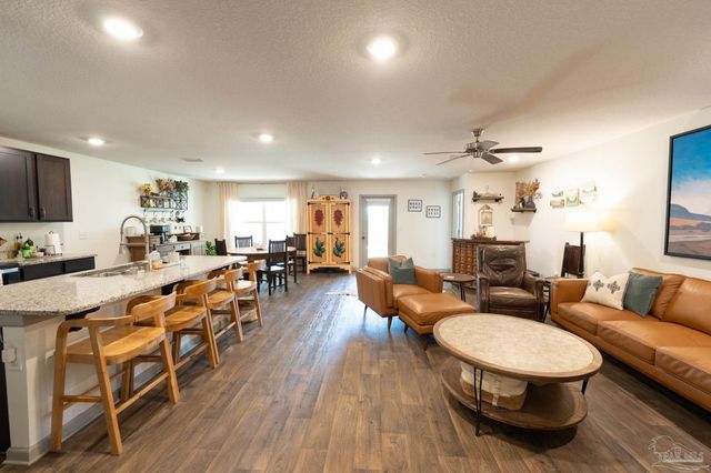 7337 Lakeside Oak Ct, Pensacola, FL 32526