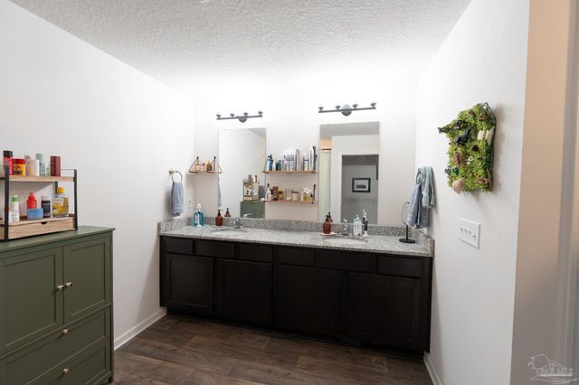 7337 Lakeside Oak Ct, Pensacola, FL 32526