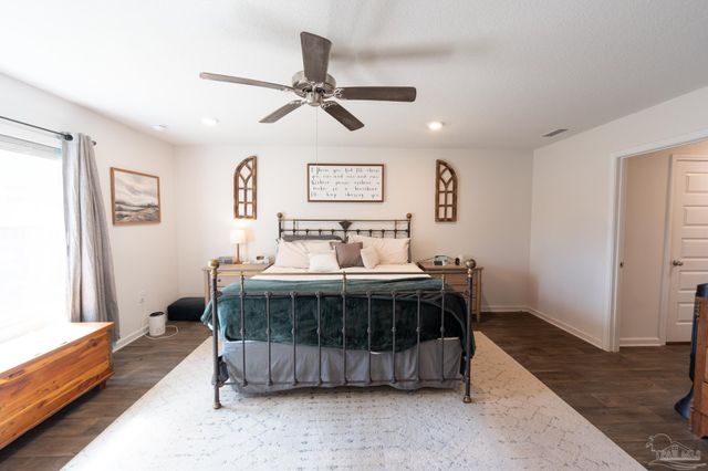 7337 Lakeside Oak Ct, Pensacola, FL 32526