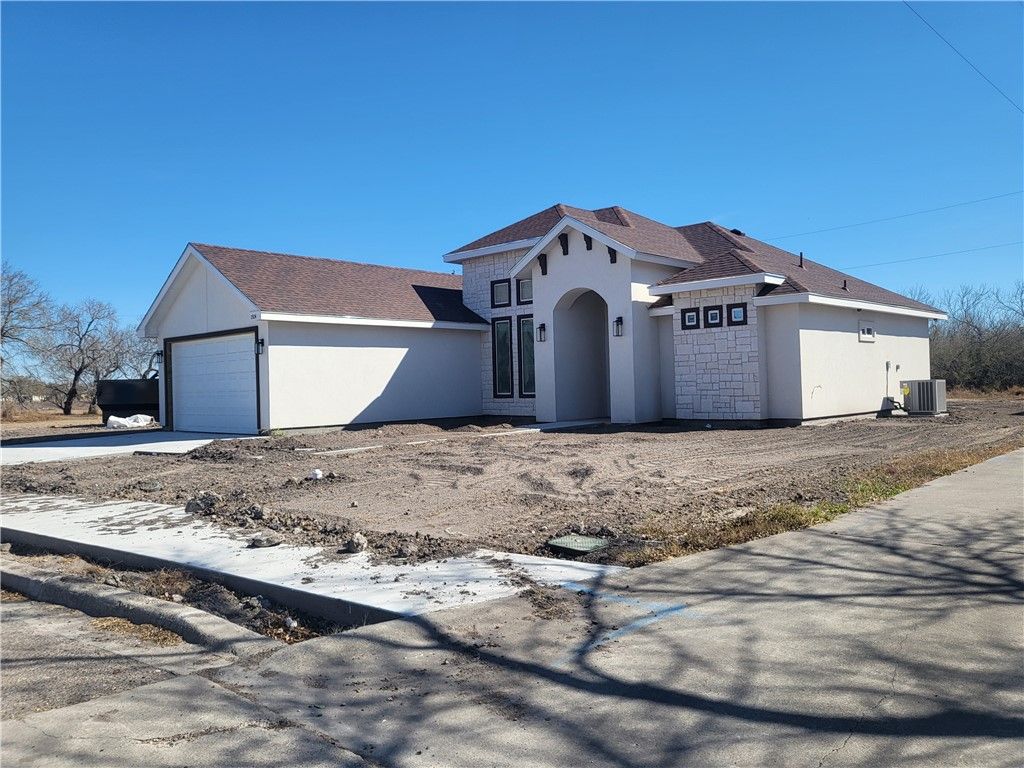 1504 Lewis St, Kingsville, TX 78363