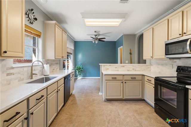 792 San Luis, New Braunfels, TX 78132