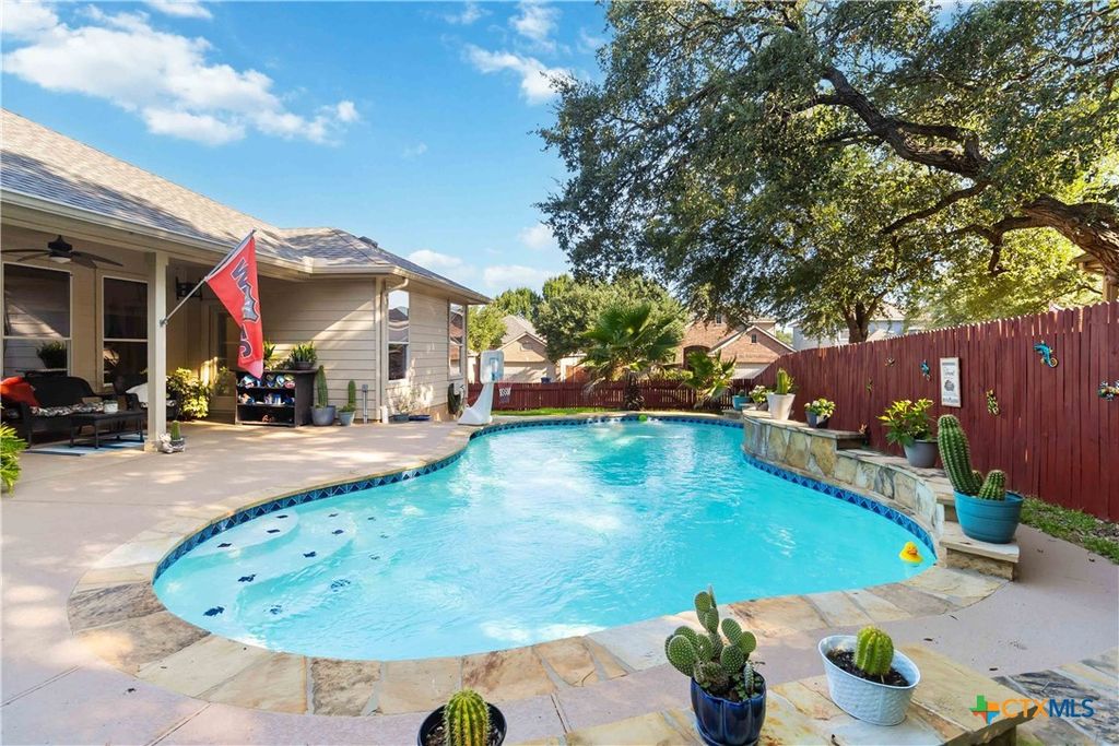 792 San Luis, New Braunfels, TX 78132