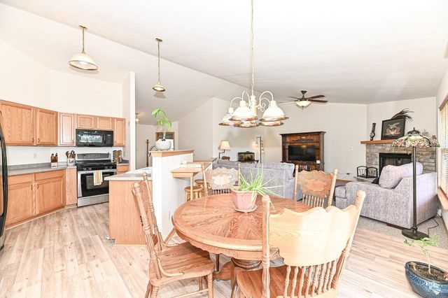 5625 Eagle Point DRIVE, Racine, WI 53406