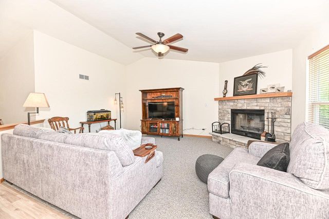 5625 Eagle Point DRIVE, Racine, WI 53406