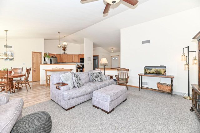 5625 Eagle Point DRIVE, Racine, WI 53406