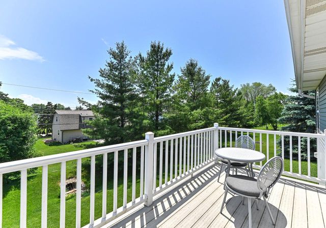 5625 Eagle Point DRIVE, Racine, WI 53406