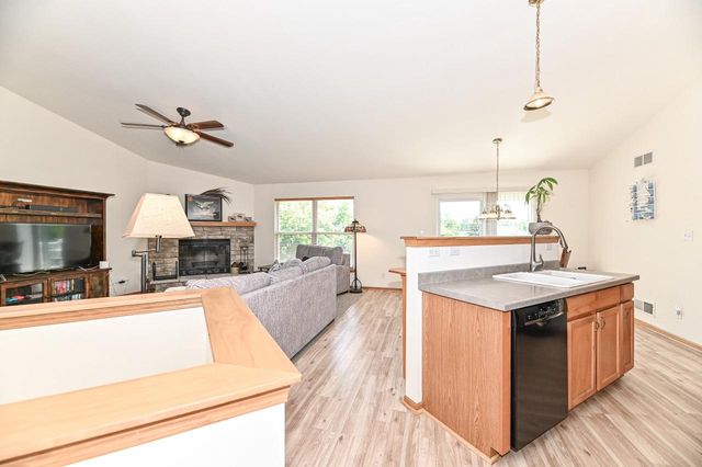 5625 Eagle Point DRIVE, Racine, WI 53406