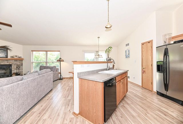5625 Eagle Point DRIVE, Racine, WI 53406