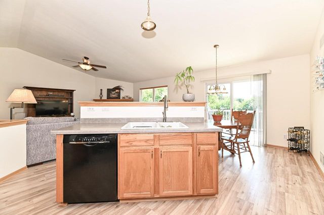 5625 Eagle Point DRIVE, Racine, WI 53406