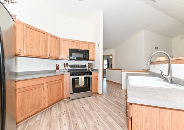 5625 Eagle Point DRIVE, Racine, WI 53406