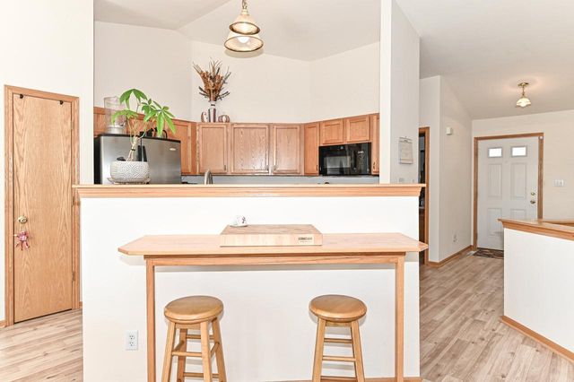 5625 Eagle Point DRIVE, Racine, WI 53406