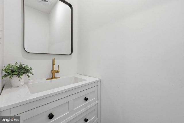 7121 GUYER AVE, Philadelphia, PA 19153