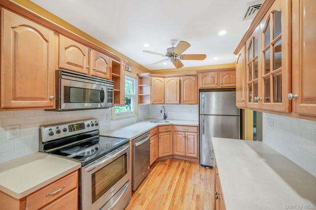 25 Rosedale Road, Sound Beach, NY 11789