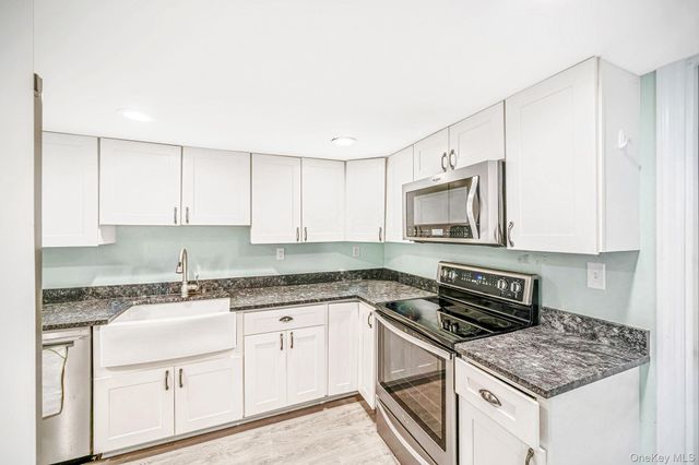 25 Rosedale Road, Sound Beach, NY 11789
