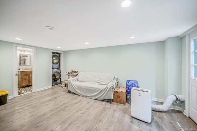 25 Rosedale Road, Sound Beach, NY 11789
