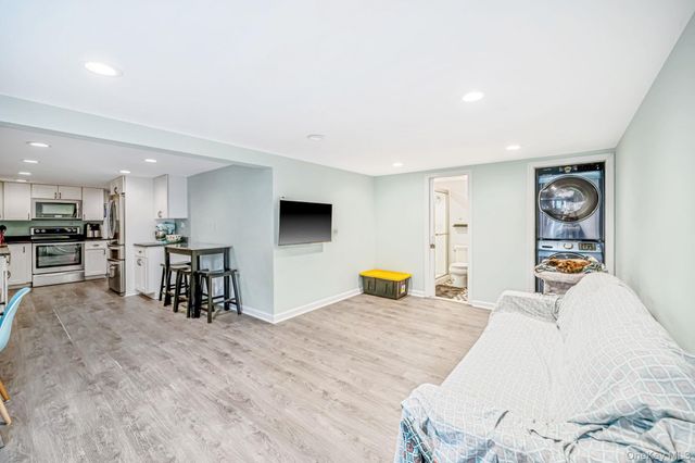 25 Rosedale Road, Sound Beach, NY 11789