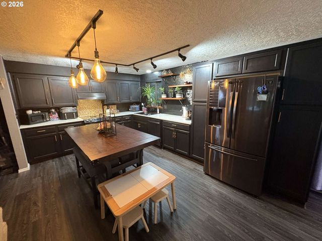 15984 S BROOK Ct, Oregon City, OR 97045