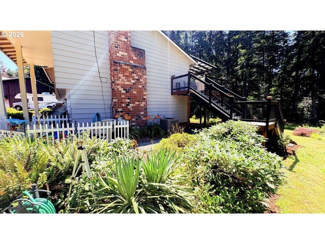 15984 S BROOK Ct, Oregon City, OR 97045