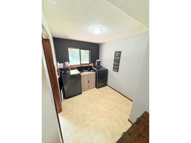 15984 S BROOK Ct, Oregon City, OR 97045