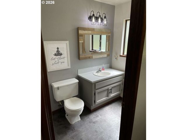 15984 S BROOK Ct, Oregon City, OR 97045