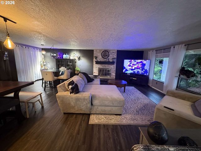 15984 S BROOK Ct, Oregon City, OR 97045