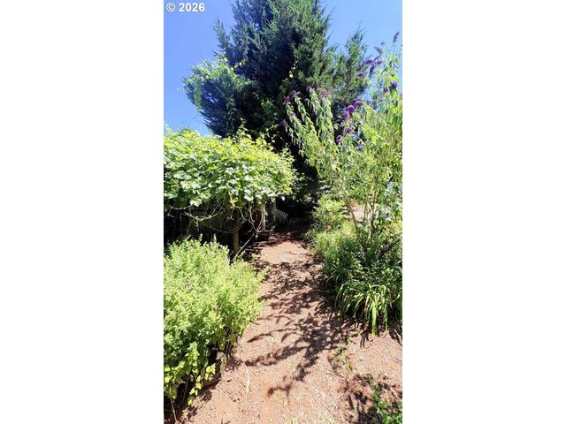 15984 S BROOK Ct, Oregon City, OR 97045