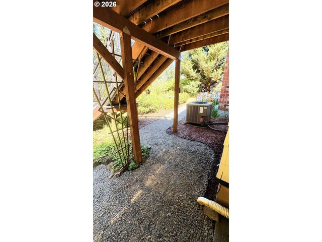 15984 S BROOK Ct, Oregon City, OR 97045