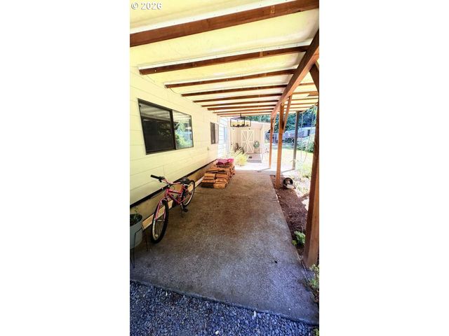 15984 S BROOK Ct, Oregon City, OR 97045