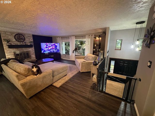 15984 S BROOK Ct, Oregon City, OR 97045