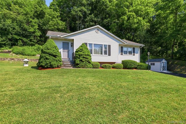 1233 County Route 12, New Hampton, NY 10958
