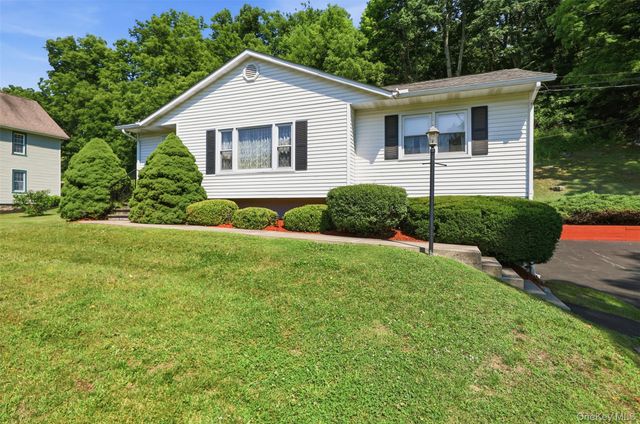 1233 County Route 12, New Hampton, NY 10958