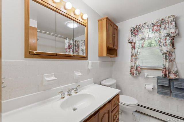 1233 County Route 12, New Hampton, NY 10958