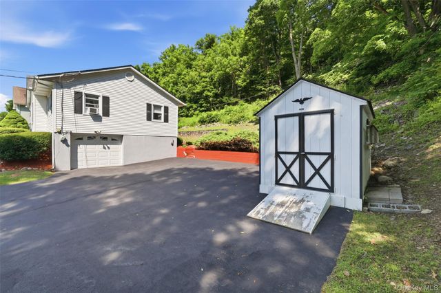 1233 County Route 12, New Hampton, NY 10958